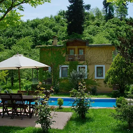 River Village Vila *